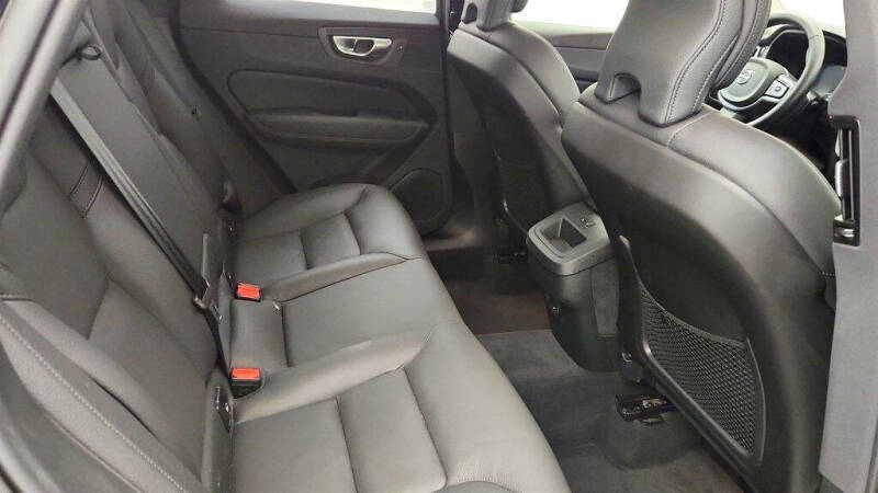 2025 Volvo XC60 B5 Plus Dark Theme