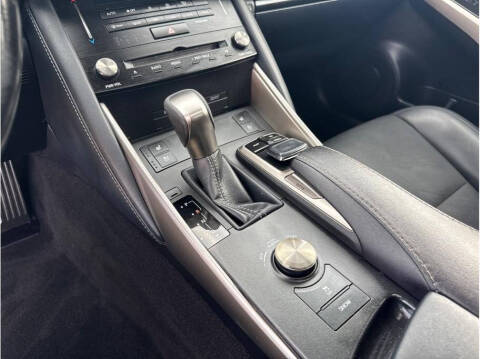 2017 Lexus IS 200t