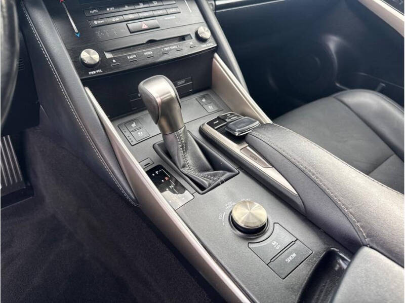 2017 Lexus IS 200t