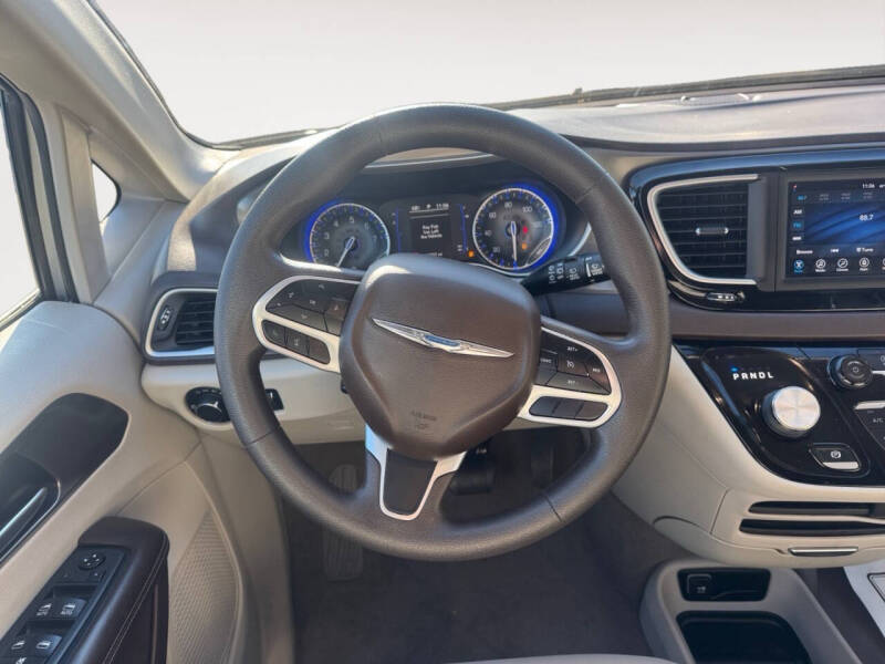 2021 Chrysler Voyager LX