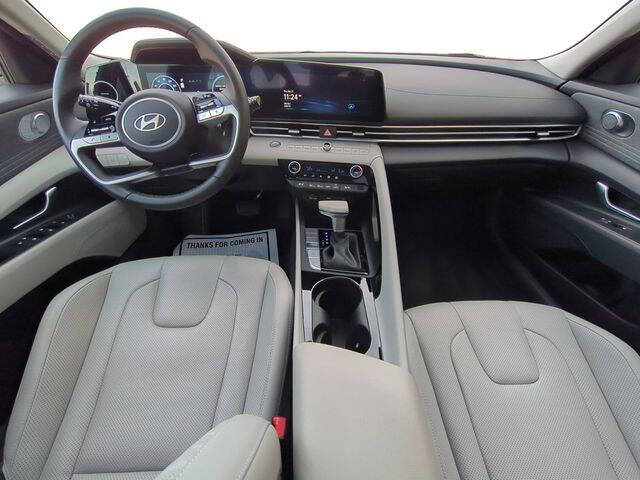 2025 Hyundai Elantra Hybrid Limited