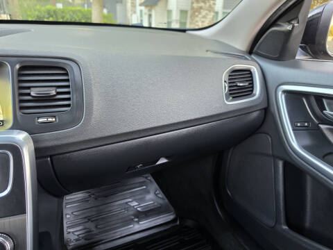 2016 Volvo V60 T5 Drive-E Platinum