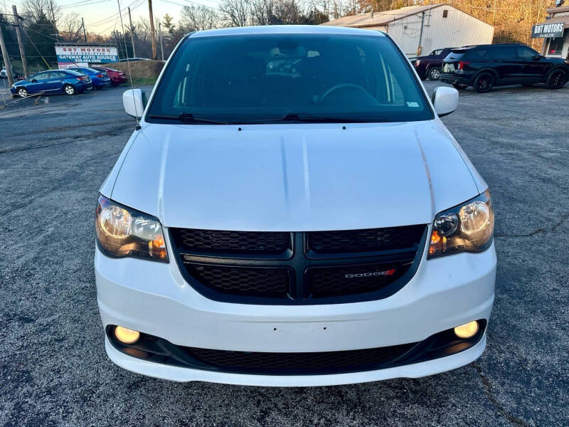 2019 Dodge Grand Caravan SE Plus photo 2