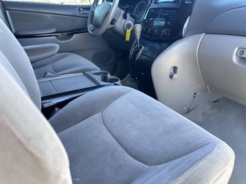 2004 Toyota Sienna CE 7 Passenger