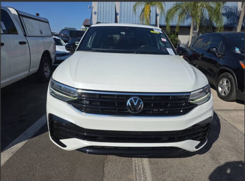 2023 Volkswagen Tiguan SE R-Line Black