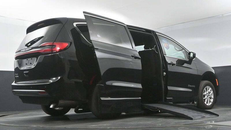 2024 Chrysler Pacifica Touring