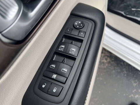 2024 Chrysler Voyager LX