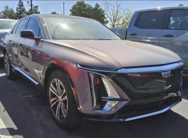 Used 2024 Cadillac LYRIQ Luxury 2 with VIN 1GYKPRRK2RZ122455 for sale in Bloomington, IL