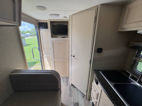2018 Winnebago 1706FB