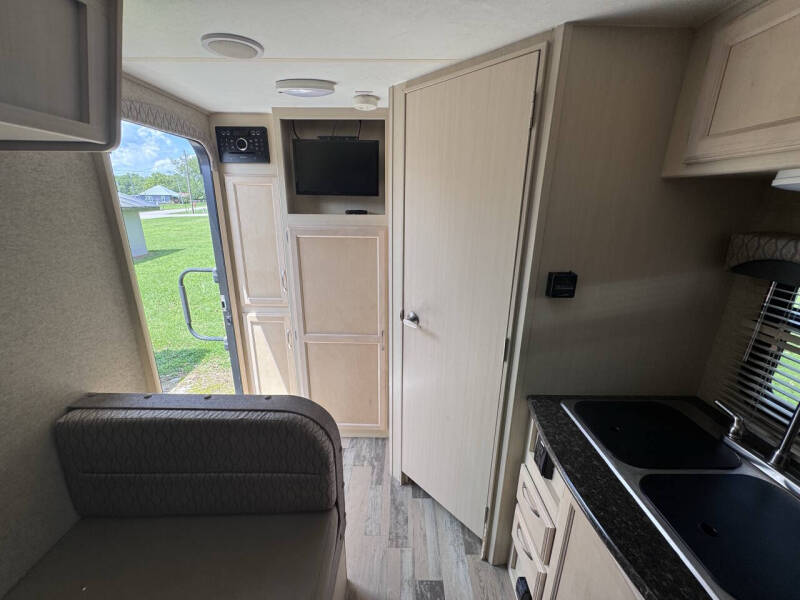 2018 Winnebago 1706FB