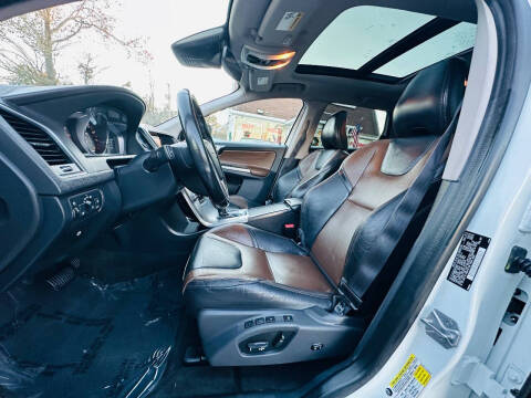 2017 Volvo XC60 T5 Dynamic