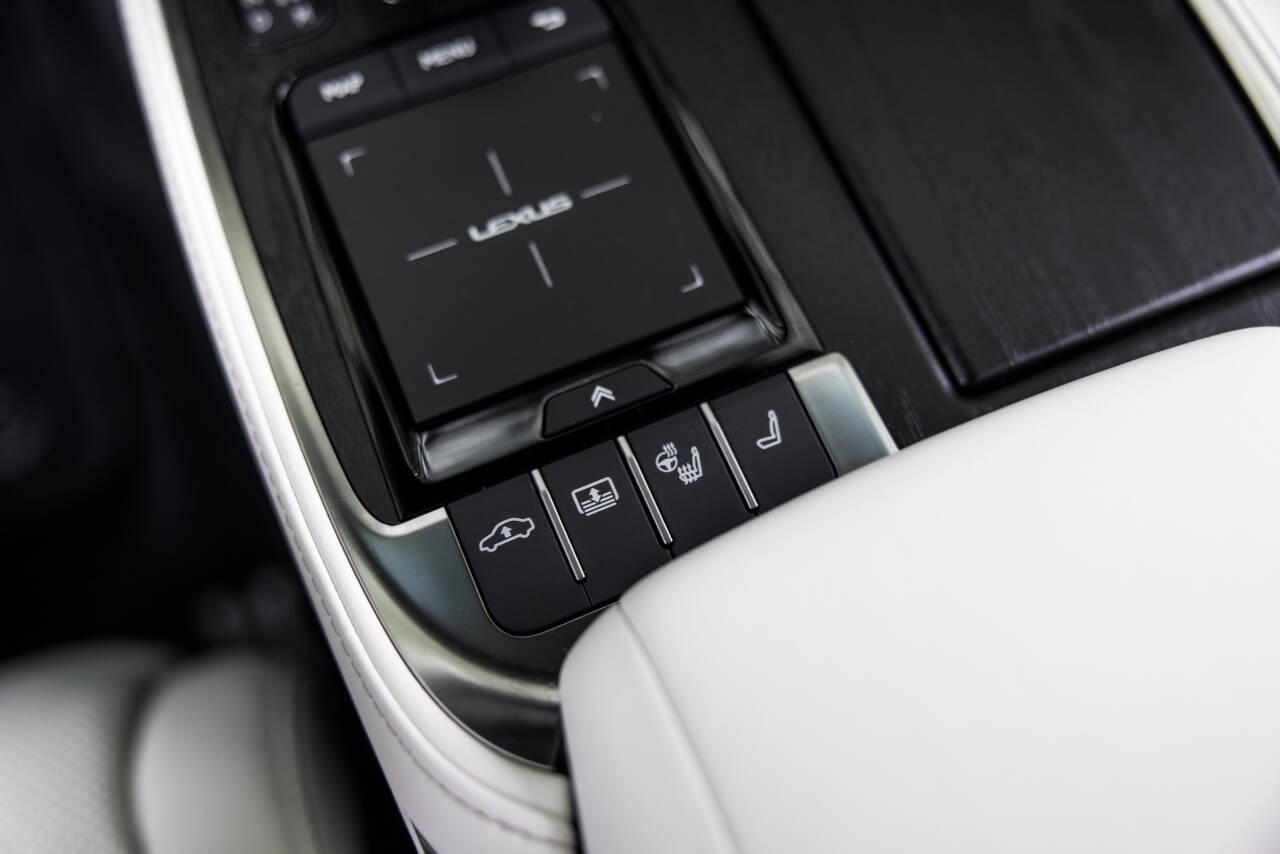 2022 Lexus LS 500 43