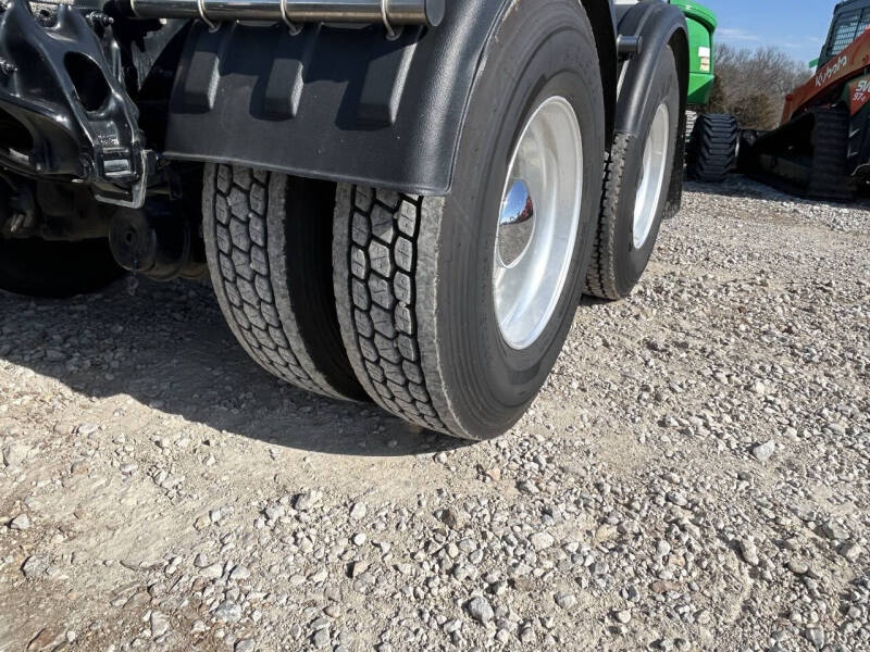 2019 Peterbilt 567 Road Tractor