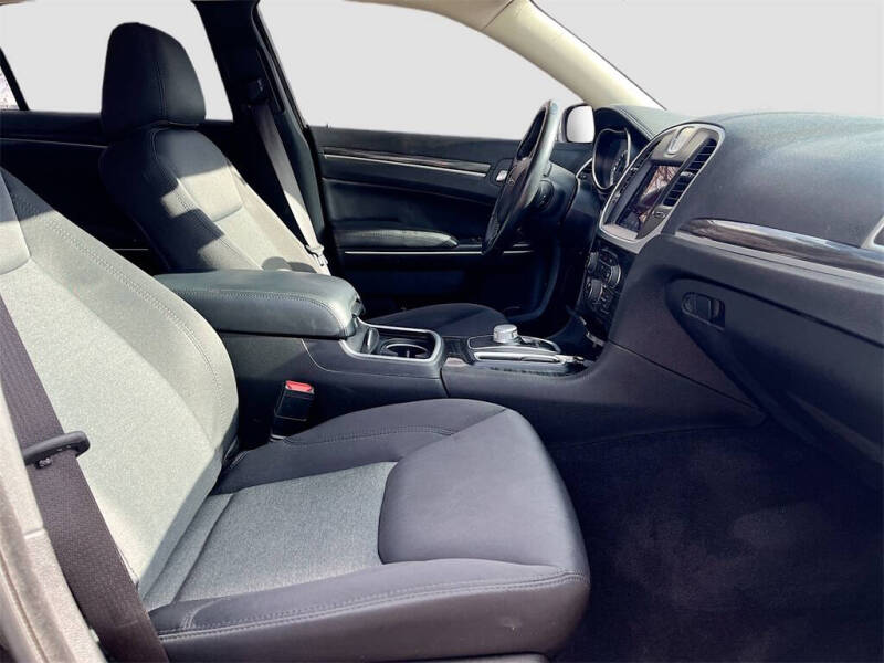 2022 Chrysler 300 Touring