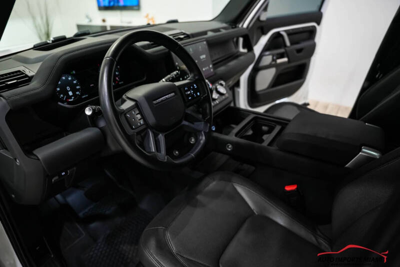 2023 Land Rover Defender 130 X-Dynamic SE