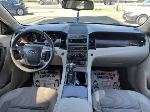 2011 Ford Taurus SEL