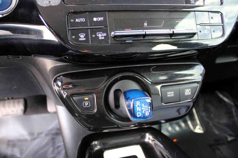 2017 Toyota Prius Three Touring