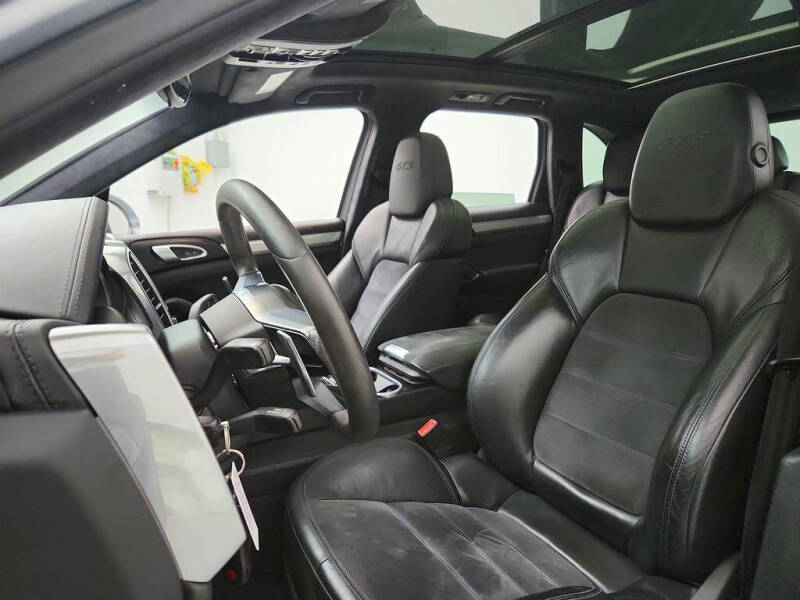 2016 Porsche Cayenne GTS