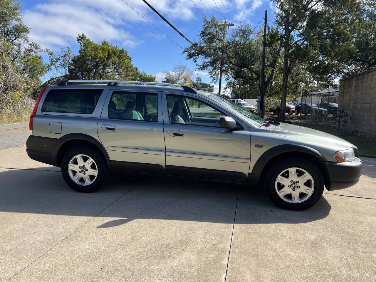 Used Car 2006 Volvo Xc70  Base Awd 4dr Wagon For Sale Under $10,000 In Austin, Texas