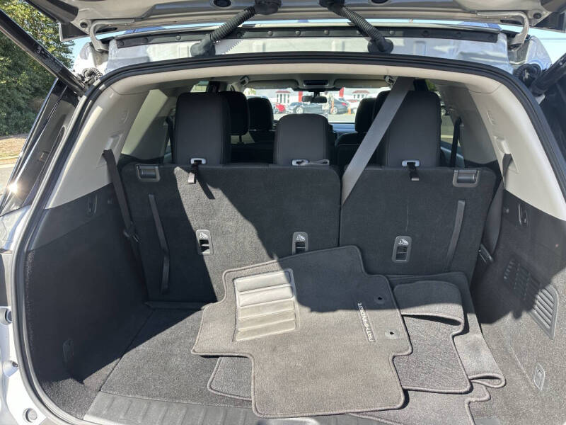 2024 Nissan Pathfinder SV