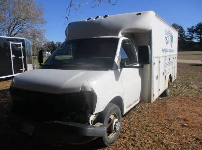2005 Chevrolet Express Cutaway for sale at CousineauCrashed.com in Weston WI