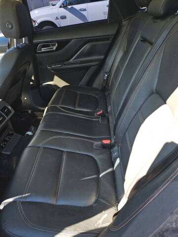 2019 Jaguar F-PACE 30t Prestige