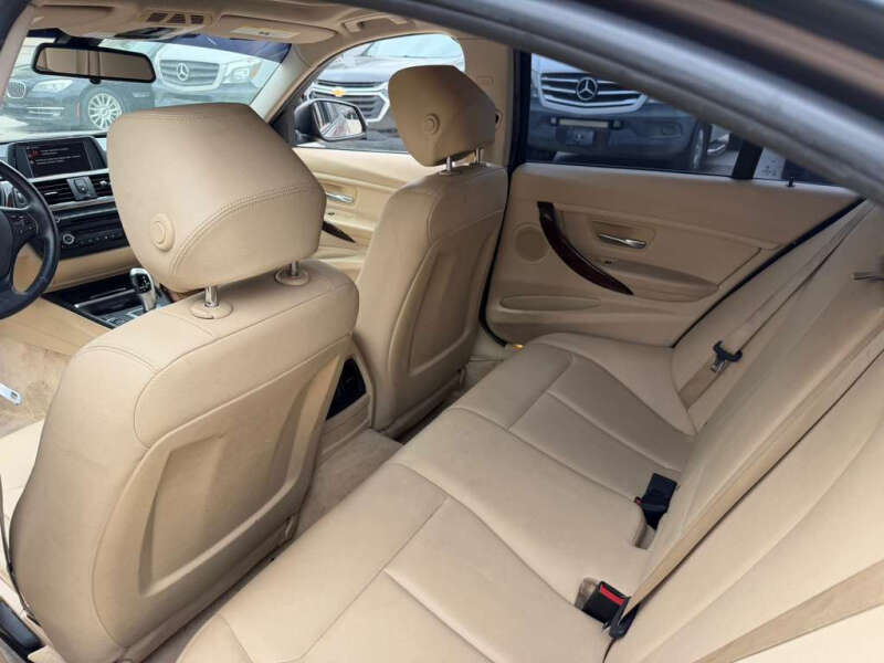 2013 BMW 3 Series 320i