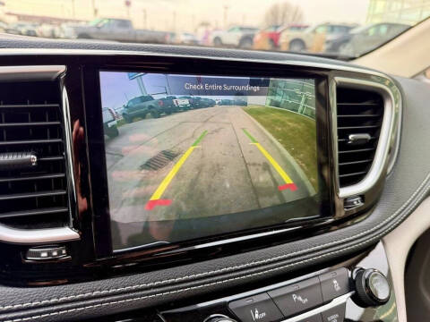 2024 Chrysler Pacifica Plug-In Hybrid Select