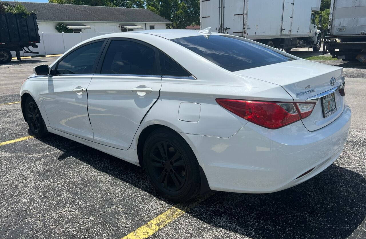 2012 Hyundai Sonata  - $9,500