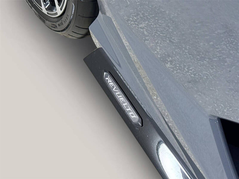 2024 Lamborghini Revuelto