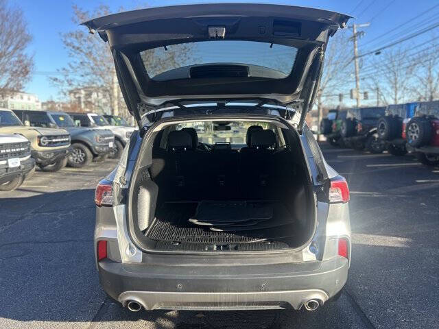 2022 Ford Escape Hybrid Titanium