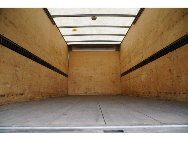 2015 Mitsubishi Fuso FE180