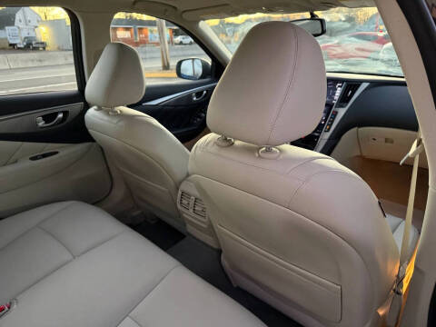 2015 Infiniti Q50 Premium