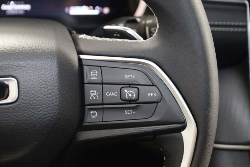 2023 Jeep Grand Cherokee Laredo X