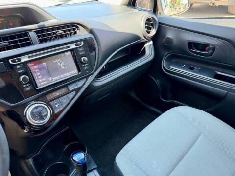 2016 Toyota Prius c One