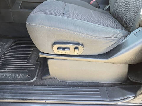 2011 Nissan Titan SV