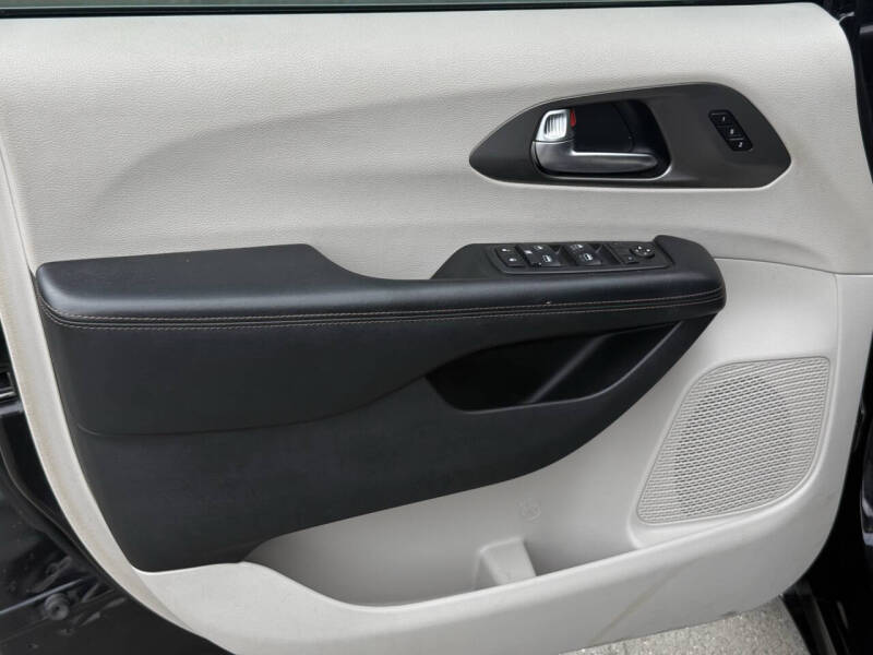 2020 Chrysler Pacifica Touring L