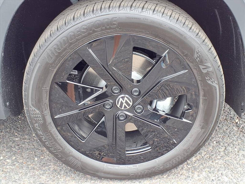 2026 Volkswagen Taos SE