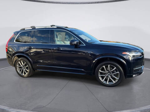 2017 Volvo XC90 T6 Momentum