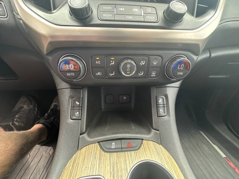 2017 GMC Acadia Denali