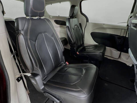 2017 Chrysler Pacifica Touring-L Plus