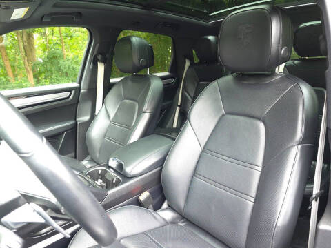 2023 Porsche Cayenne Platinum Edition