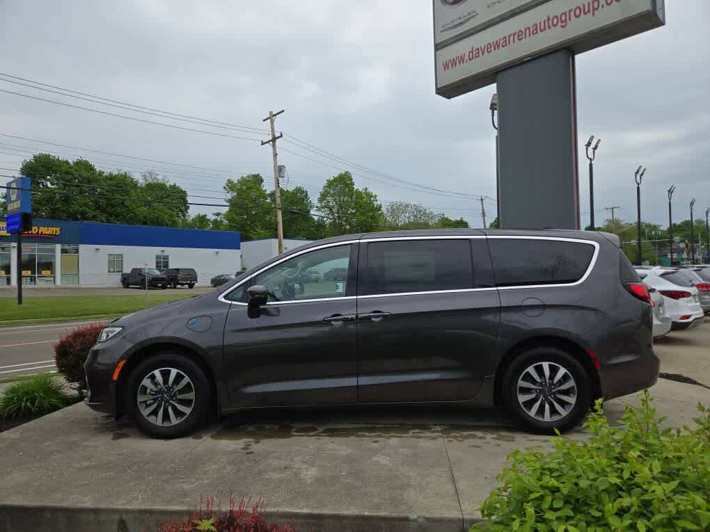 2023 Chrysler Pacifica Plug-In Hybrid for sale at Dave Warren Used Car Super Center in Westfield, NY