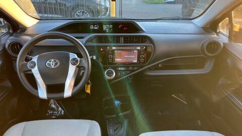 2016 Toyota Prius c One