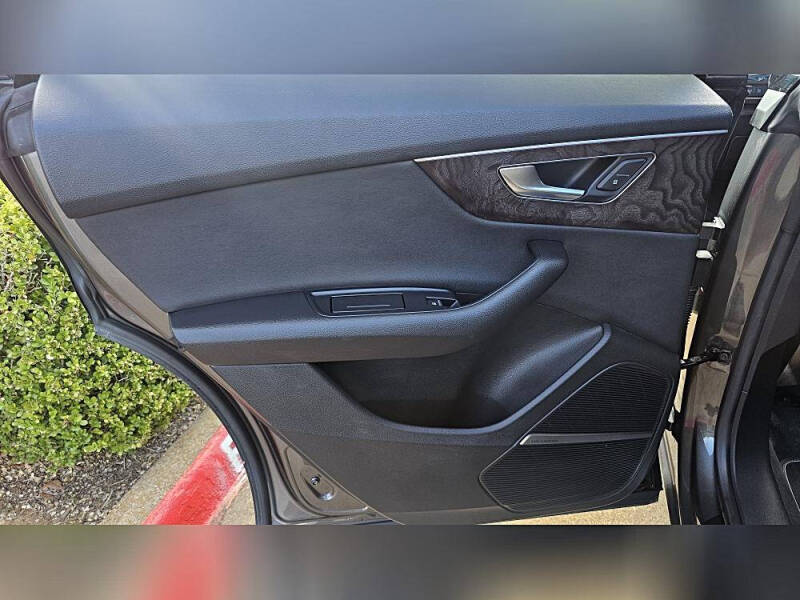 2019 Audi Q8 quattro Premium Plus 55 TFSI