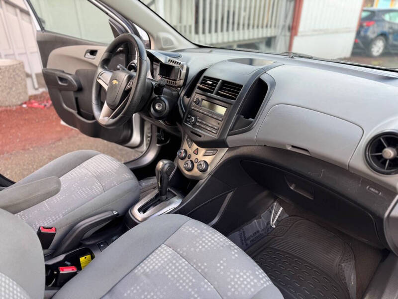 2013 Chevrolet Sonic LS Auto