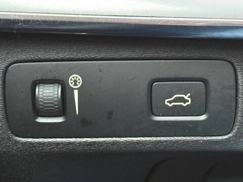 2016 Volvo XC90 T5 Momentum