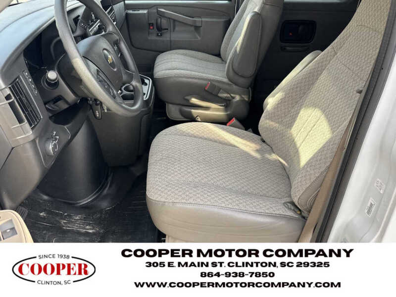 2025 Chevrolet Express LS 3500