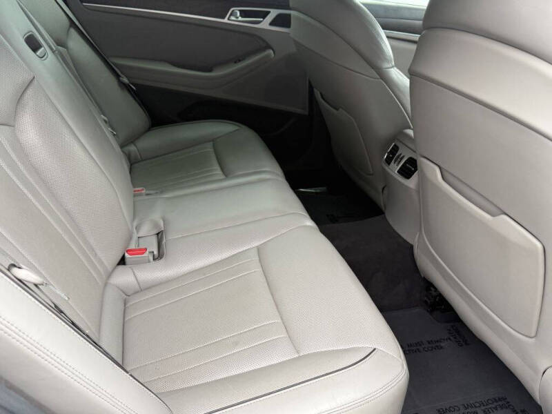 2017 Genesis G80