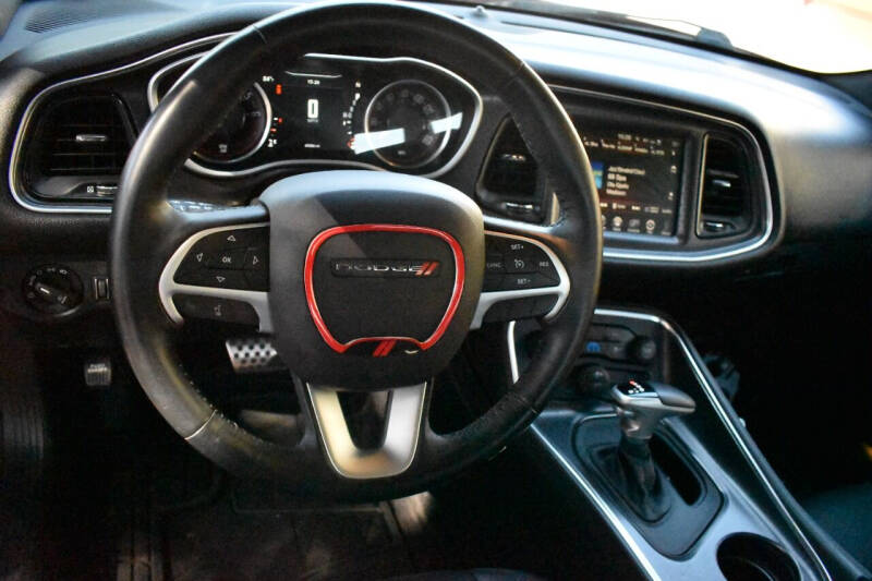 2016 Dodge Challenger SXT Plus
